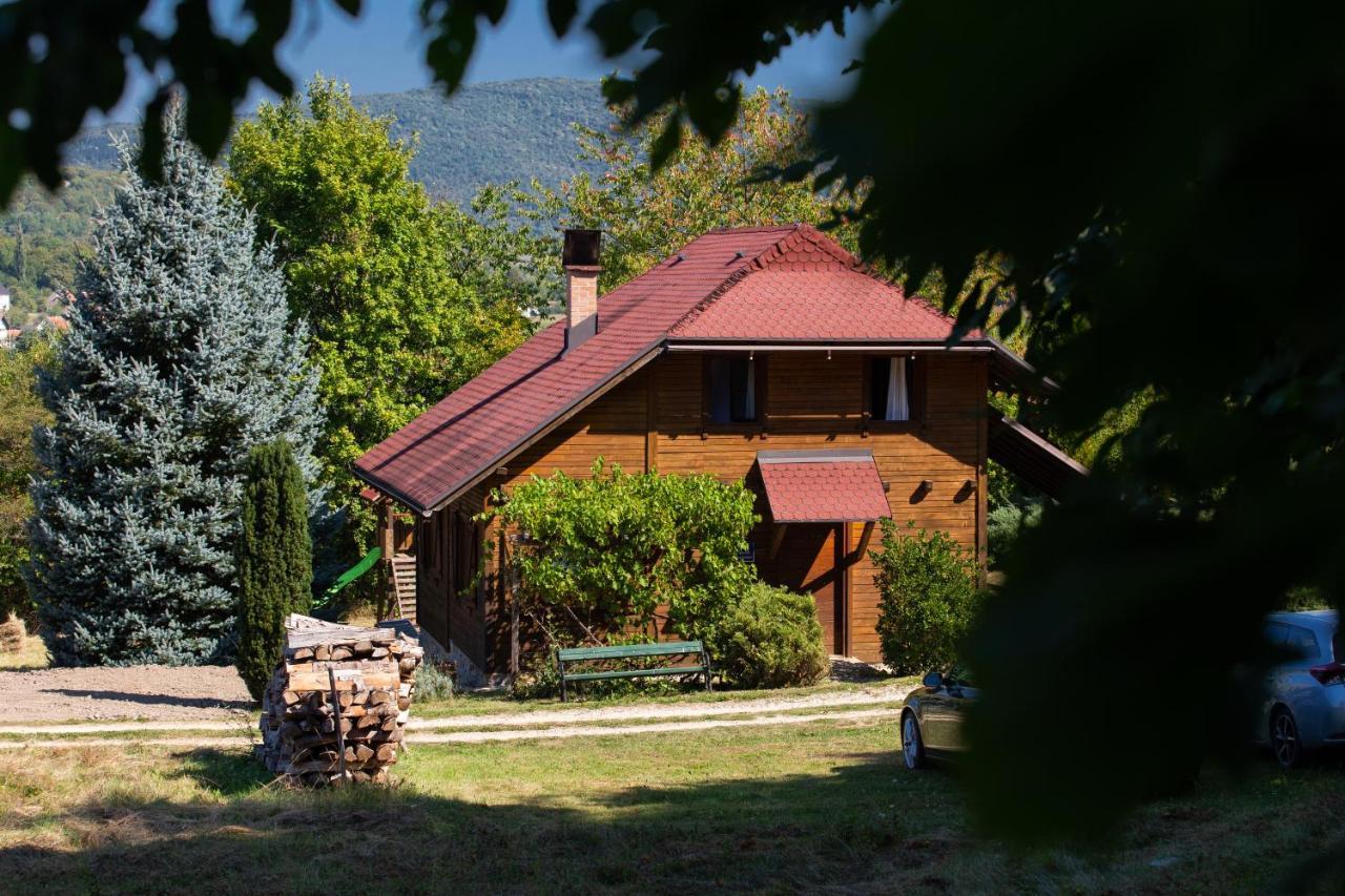 Woodenhouse With Two Apartments Otočac Exterior foto