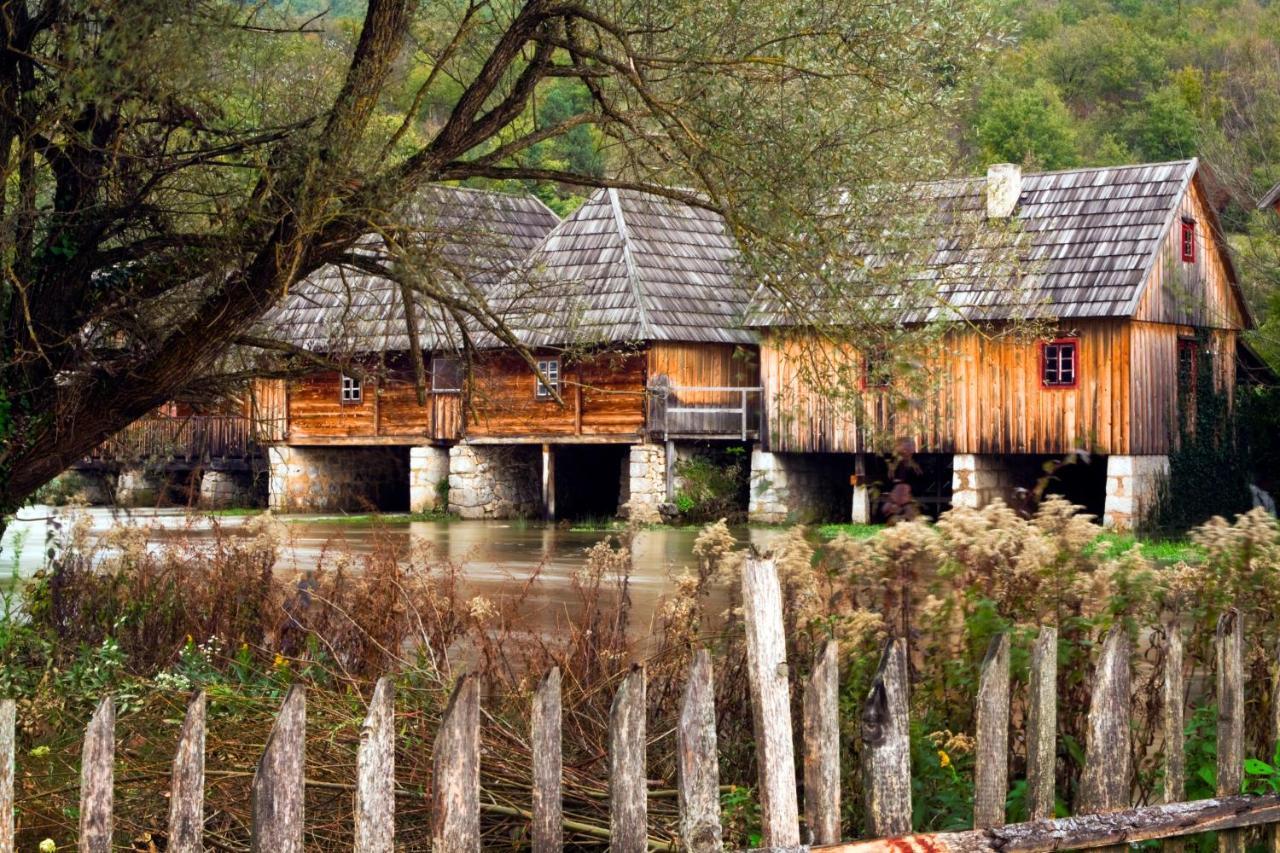 Woodenhouse With Two Apartments Otočac Exterior foto