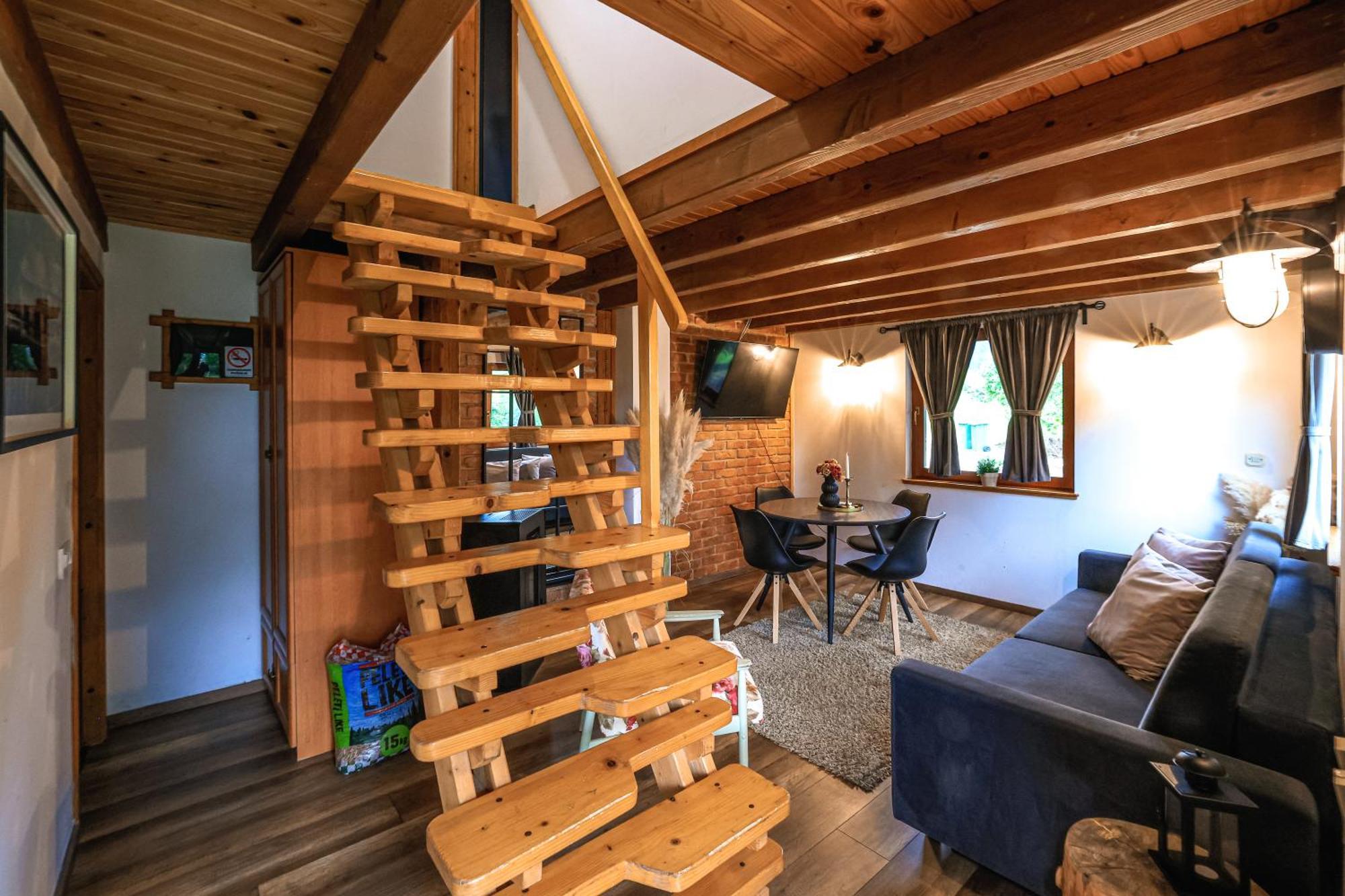 Woodenhouse With Two Apartments Otočac Quarto foto