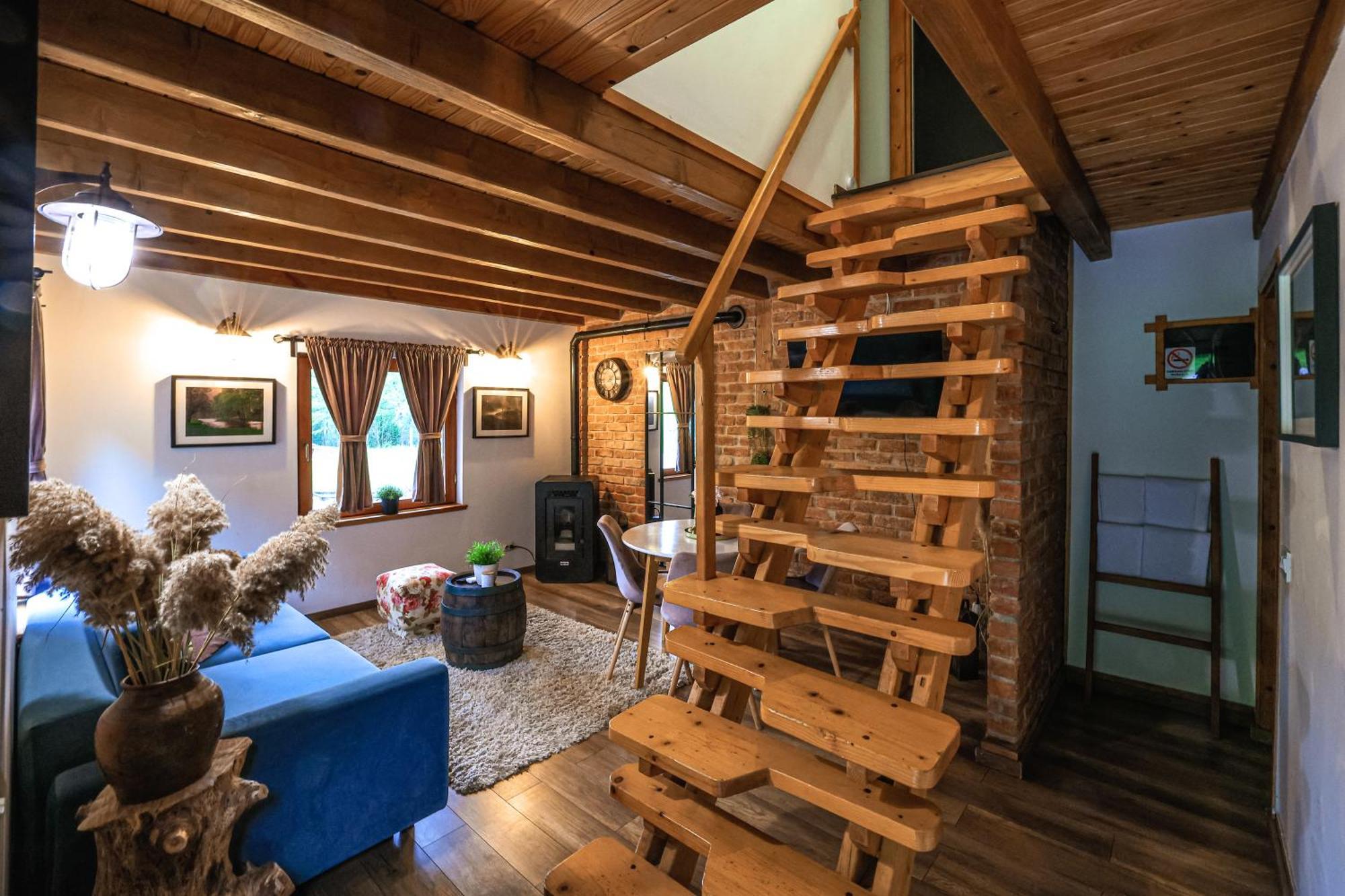Woodenhouse With Two Apartments Otočac Quarto foto
