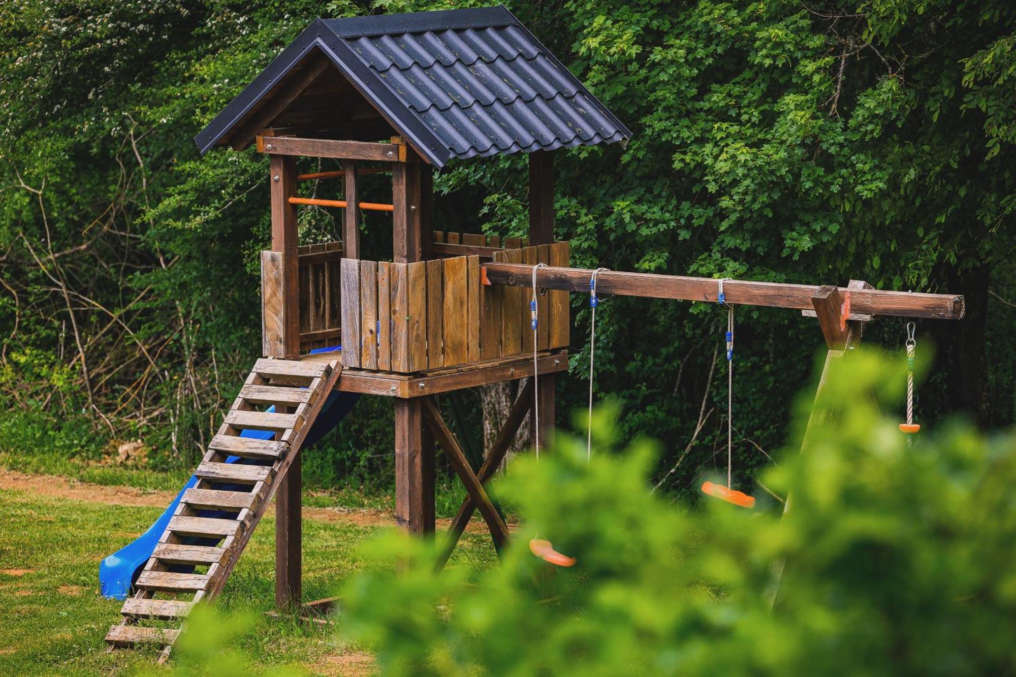 Woodenhouse With Two Apartments Otočac Exterior foto