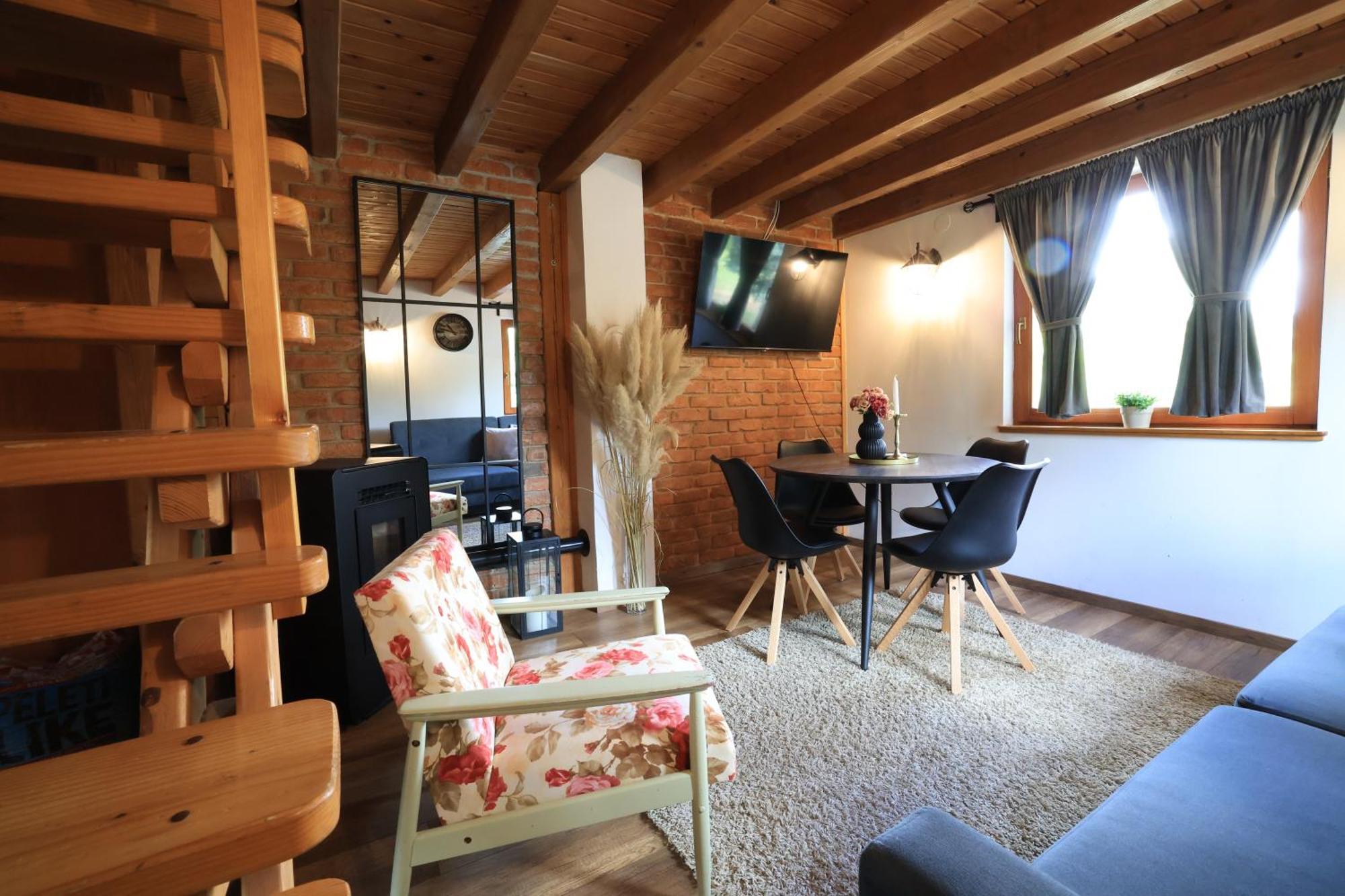 Woodenhouse With Two Apartments Otočac Exterior foto